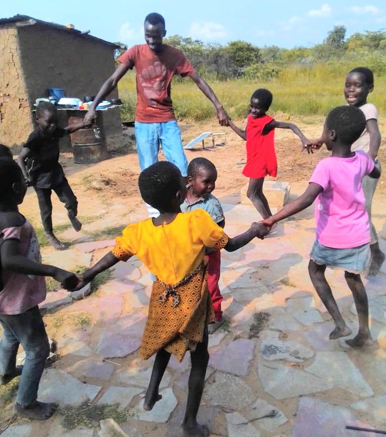 Kids-Playing-in-Zimbabwe-e1598484252403