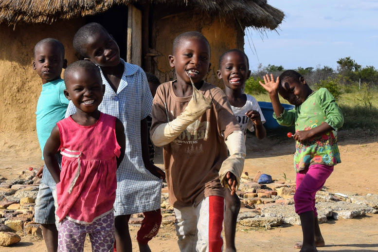 Zimbabwe-Vimridge-Farm-kids-1